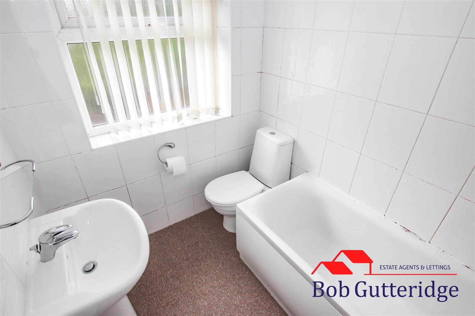 FIRST FLOOR BATHROOM